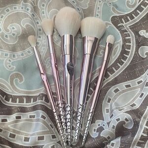 5 for $25/Wet n Wild Brush Set